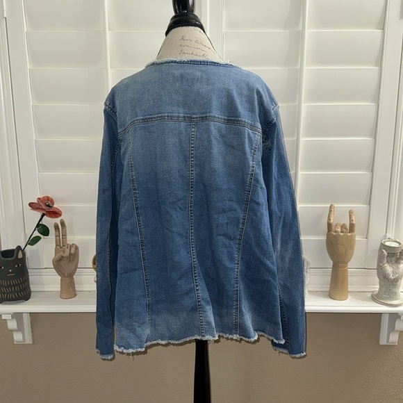 LOGO by Lori Goldstein Lea Denim Jacket with Frayed Edges - Picture 6 of 13